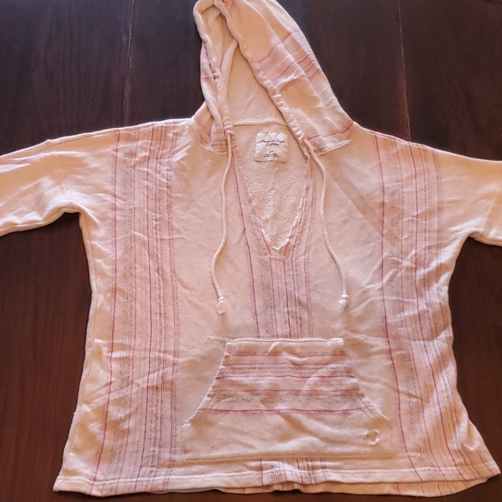 American eagle hoodie pullover with front pocket.